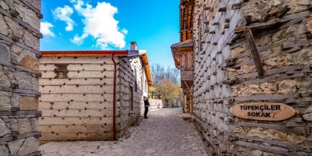 Betondan, kalabalıktan uzak; taşa, doğallığa yakın! Buranın tarihi turist çekiyor: Yerli yabancı herkesin ilgisi artıyor! 4